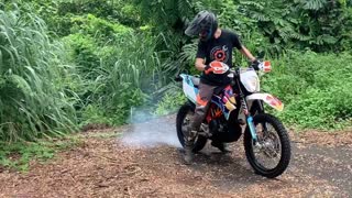 KTM 690 Enduro R Burnout