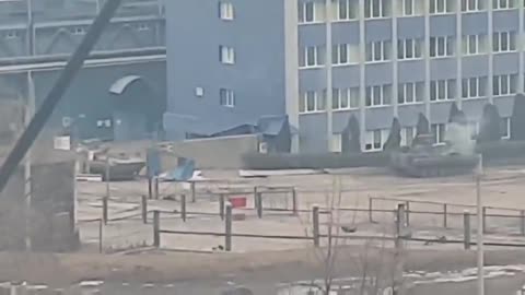 #Russian invading tanks and military vehicles shown entering #Trostyanets, #Sumy, #Ukraine.