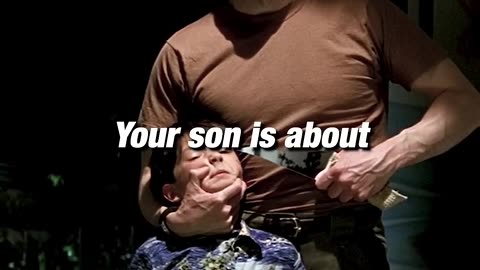 Saved his son from a maniac in a brutal way😨