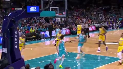 LaMelo does it against the Lakers like its practice