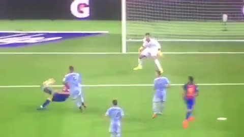 VIDEO: Suarez goal vs Sampdoria. Incredible bicycle assist by Leo Messi
