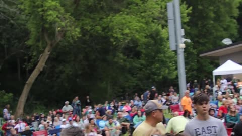 Boogie and the Yo-yoz sing The Beatles Hey Jude at Jones Park.