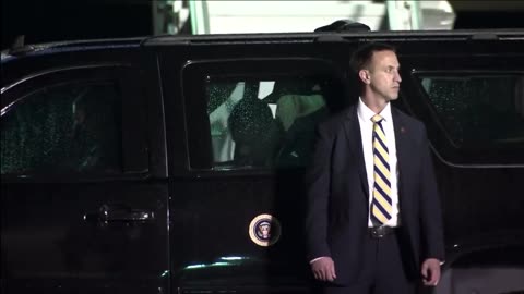 Biden having difficulty getting into limo after exiting plane