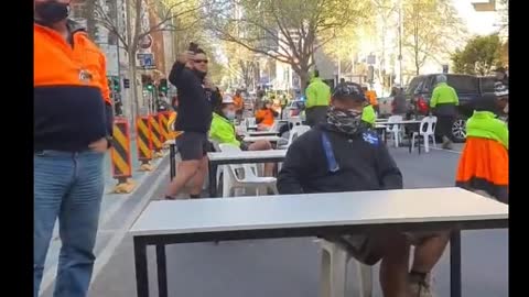 Australia: Construction workers stage sit in to protest vaccine mandates