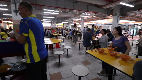 This yong tau foo stall has SUPER LONG queues!