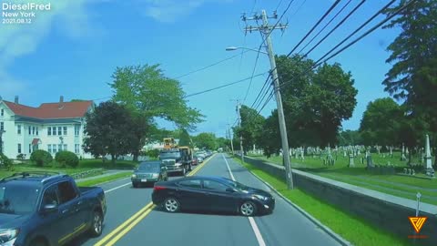 Car almost gets hit by truck. 2021.08.12 — New York