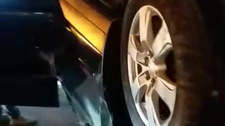 Carro volcado en la Crisanto Luque