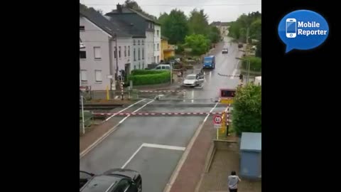 A car stuck at a level crossing in Bertrange