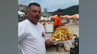 Family combo of onions and fries on the coast of São Paulo