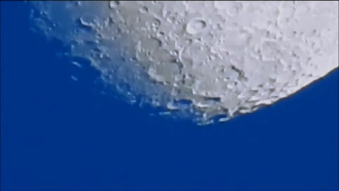 Amazingly clear zoom-in detail of the moon