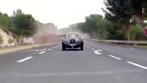 Cena de ação com Bugatti Clássico