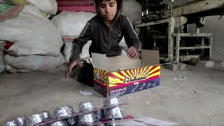 Born into war, Syrian boy is family's breadwinner