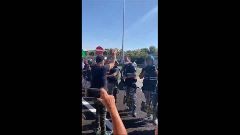 BREAKING : Italian Police Stands Down & Stands In Solidarity With Protesters - TNTV