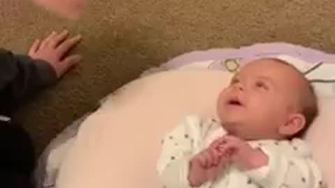 this mother started singing to her adorable baby girl