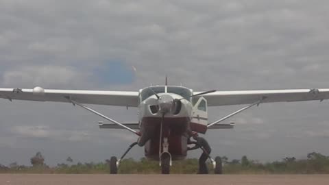 Cessna C208B EX parking