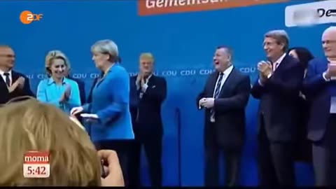 EMLÉKEZZÜNK! - Angela Merkel gyűlöli a német zászlót? (2013.09.22.)