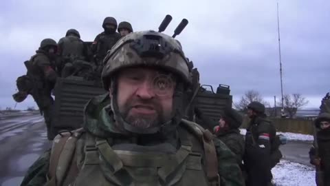 Solldiers leave for Mariupol, Ukraine after load on "URAL" with ZU anti-aircraft