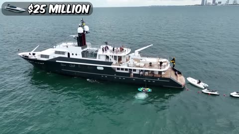 $1 vs $1,000,000,000 Yacht!