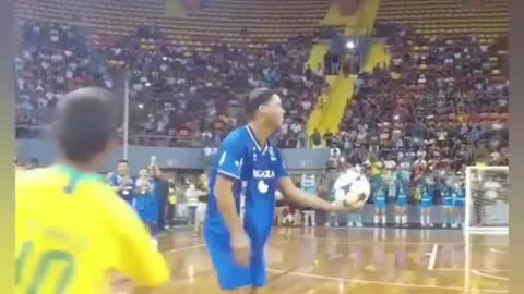 Ronaldinho Gaúcho drilba