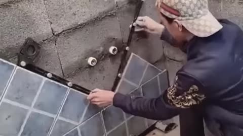 This construction worker got some skills 🤯