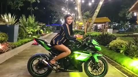 Sexy Rider on the Road😍