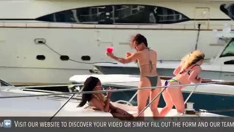 CURVY LADY STEALS THE SHOW AT THE MIAMI RIVER | BOAT ZONE