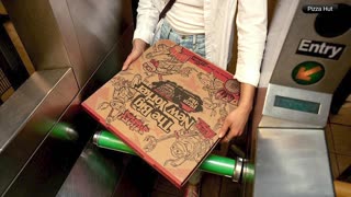 Customers get pizza delivery to NYC subway to celebrate new Teenage Mutant Ninja Turtles movie