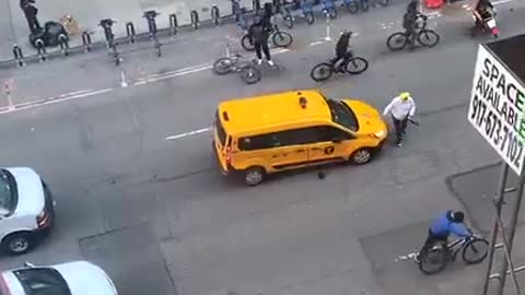 Attack On A NYC Cab Driver In Broad Daylight