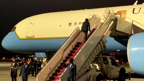 Kamala Shows ZERO Respect for Military Officials as She Boards Air Force One