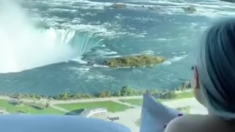 Waking up to Niagara Falls🤩