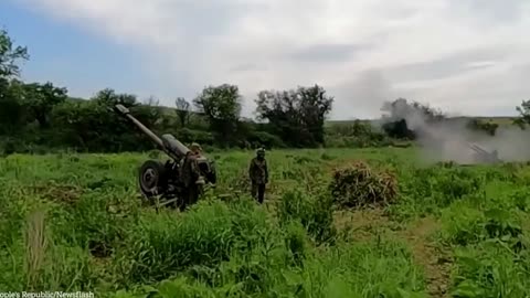 Pro Russian LPR militia blast Ukrainian stronghold with a battery of howitzers