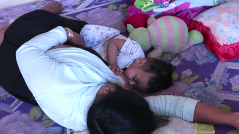 So CUTE BABY Chay Hong SLEEPING Well With MOM