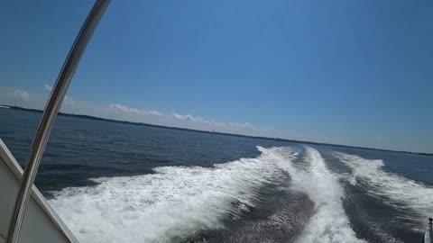 CRUISING #18: A gorgeous day to head out with friends on their power boat!