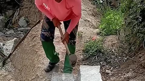 SATISFYING stone breaking