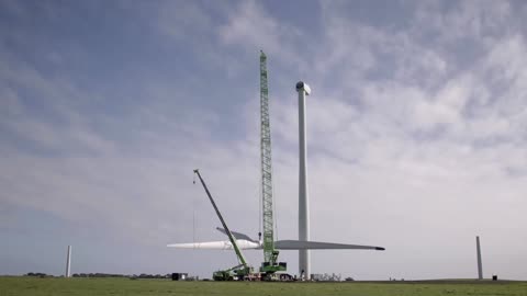 Watch how a wind turbine is installed - Time lapse camera footage