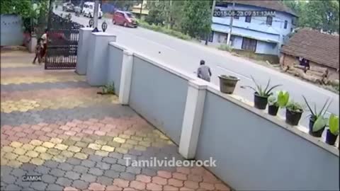 Shocking story car accident caught in CCTV camera