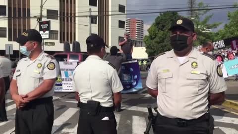 Protesters Taunt Kamala Harris in Guatemala with ‘Trump Won’ Sign