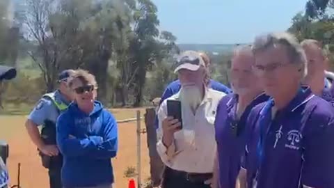 Rod Culleton & common law sheriffs confront police over property dispute. 11-10-2023