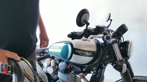 Lidlox Bar End Helmet Lock Installation on a Triumph Bonneville Bobber