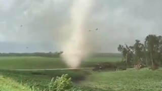 Tornado filmado de muito perto no Minnesota
