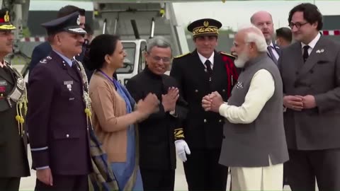 PRIME MINISTER MODI ARRIVES IN PARIS