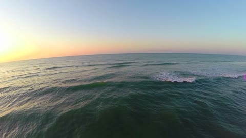 beautiful-sunrise-over-green-ocean