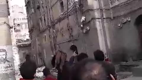 سقوط منزل في صنعاء بسبب امطار غزيره