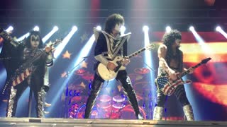 KISS plays The Star Spangled Banner!!