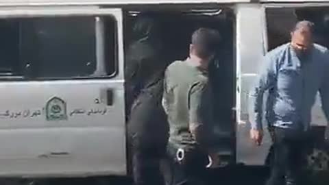 Iran: Police brutalize woman