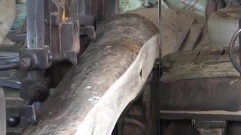 Amazing Teak Wood Splitting Process Into Big Blocks