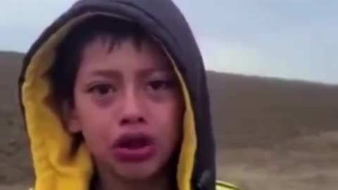 Heartbreaking foYoung boy begging for help—after he crossed the Rio Grande river in Texas...