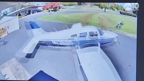 Small plane nearly hits golfer during emergency crash landing in Sacramento, California