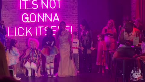 Children invited on stage with drag queens