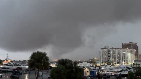 #BREAKING: Tornado in Fort Lauderdale, Florida.